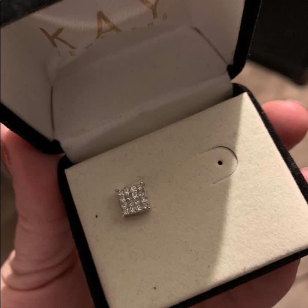 14 WG Diamond Earring